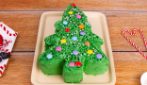 CHRISTMAS TREE CAKE: a beautiful and spectacular treat to make during the holidays!