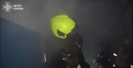 Droni russi su Kiev, danni e incendi negli edifici in Ucraina