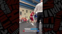 La prima vittoria di Lorenzo Berlusconi nella boxe federale a Savona, presenti i genitori