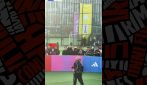 Show di Zidane, a 53 anni sorprende con i suoi dribbling: incanta i tifosi in Cina