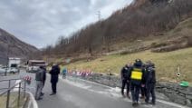 Elicottero precipita in Valtellina, il video delle operazioni: estratti vivi i passeggeri