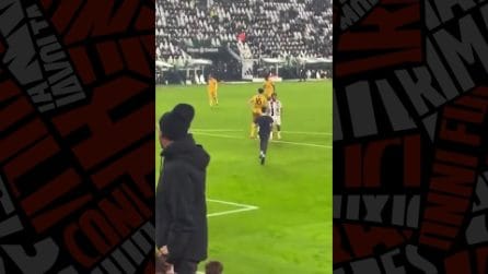 L'invasione di un tifoso durante Juventus-Udinese