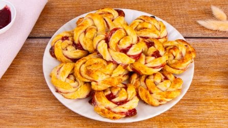 GIRELLE DI PASTA SFOGLIA DOLCI: con 3 ingredienti preparerai dei dolcetti deliziosi!