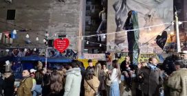 Chiuso il Murale di Maradona ai Quartieri, coperti gli altarini di Diego: migliaia di turisti fuori