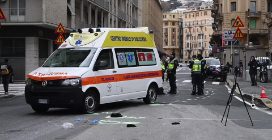 Genova, travolto da ambulanza mentre va a scuola: grave 12enne