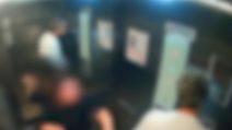 Pugni in faccia, calci e ginocchiate: 22enne aggredita in ascensore dal fidanzato a Rio, il video