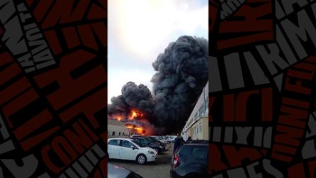 Bari, scoppia incendio alla Terminal Puglia: fiamme alte 10 metri, sul posto i vigili del fuoco