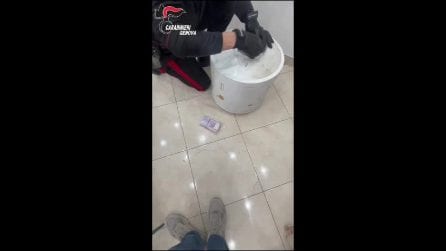 Banda delle truffe agli anziani: 21 arresti, 120mila euro nascosti nella caldaia