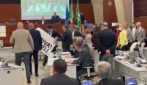 "Parlateci del San Raffaele": la protesta delle opposizioni in Consiglio Regionale in Lombardia