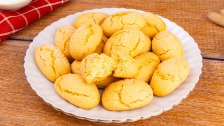 CRUMBLY POTATO STARCH COOKIES: dipped in milk, they're super easy to make!