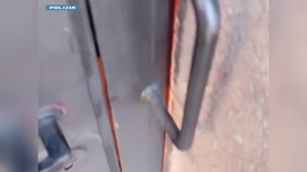 Nascondeva oltre 700 kg di droga nel deposito del suo autonoleggio a Milano: il blitz della polizia