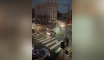 Blackout a San Francisco, i taxi-robot senza conducente bloccano le strade della città: il video