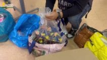 Sequestrati in Monza Brianza oltre 200 mila prodotti natalizi pericolosi e contraffatti: il video