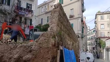 Vomero, tagliati gli alberi in via Kerbaker per costruire i box auto: proteste degli abitanti