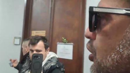 L'arrivo di Fabrizio Corona al Tribunale per il caso Signorini: "Svelo il MeToo italiano"