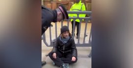 "Mi oppongo al genocidio": Greta Thunberg arrestata a manifestazione pro-Pal a Londra