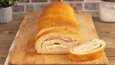 STUFFED BREAD ROLL: the delicious rustic bread with a stringy heart!