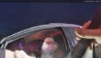 Babbo Natale e sua moglie sono stati fermati dalla Polizia per eccesso di velocità