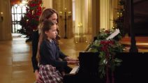 Il duetto al pianoforte di Kate Middleton e Charlotte