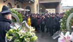 Il video del presidio a Bologna per rendere omaggio al capotreno ucciso Alessandro Ambrosio