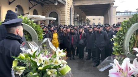 Il video del presidio a Bologna per rendere omaggio al capotreno ucciso Alessandro Ambrosio