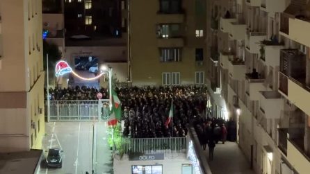 Acca Larentia, centinaia di militanti di estrema destra per il “presente” e saluto romano