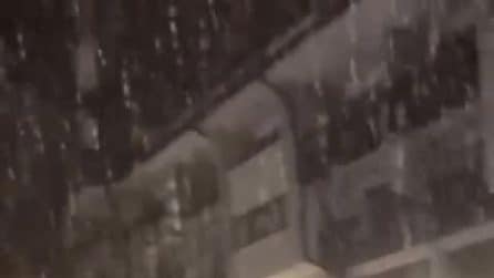 Arriva la neve in Irpinia, case imbiancate ad Avellino: cadono fiocchi abbondanti a Laceno