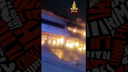Incendio nel Mercatone 99 di via Vespucci a Pontecagnano