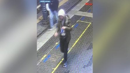 Il killer del capotreno Alessandro Ambrosio in un video di pochi secondi alla stazione