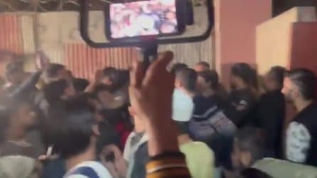 Maxi incendio in un centro commerciale in Pakistan