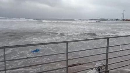 Maltempo in Sardegna, mareggiata e danni a Cagliari