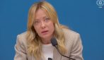 Meloni non risponde su Paragon e fa la vittima: “Quella spiata sono io”