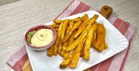 CRUNCHY FRENCH FRIES IN THE OVEN!