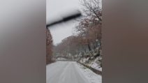 Neve sul Gennargentu durante la notte: strade imbiancate