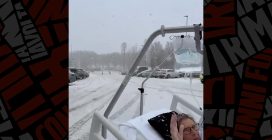 Dieci minuti nella neve: il regalo di due infermiere a una paziente oncologica nei Paesi Bassi