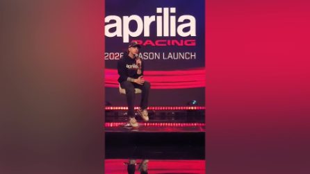 Bezzecchi alla presentazione Aprilia 2026: rifiuta i soldi e punta alle vittorie