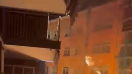 I fuochi nella notte di Sant'Antonio a Napoli mettono a rischio le case