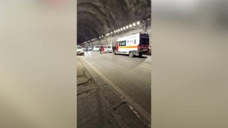 Incidente stradale in Galleria Laziale a Napoli, 3 auto coinvolte