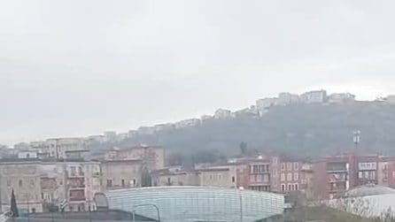 Code di camion dell'America's Cup a Bagnoli