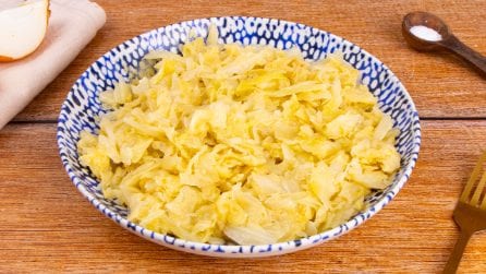 CAVOLO CAPPUCCIO STUFATO: il contorno ricco di gusto!