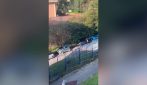 Rubano una minicar fuori al Liceo Vittorini all'Arenella, gli studenti vedono tutto dall'aula e filmano il furto
