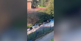 Rubano una minicar fuori al Liceo Vittorini all'Arenella, gli studenti vedono tutto dall'aula e filmano il furto