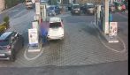 Due rapine a mano armata in pochi minuti ai distributori di benzina a Qualiano