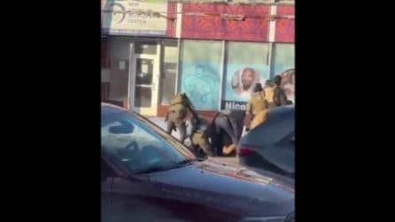 La polizia anti-immigrazione ICE spara e uccide un uomo a Minneapolis