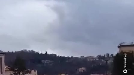 Bomba d'acqua nel Frusinate: fiume rompe gli argini, in piena la Cascata di Isola del Liri