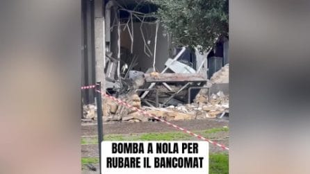 Violenta esplosione a Nola per rubare un bancomat
