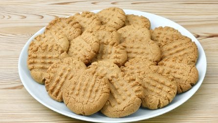 PEANUT BUTTER COOKIES: perfect for dunking in milk or hot tea!