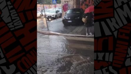 Traffico in tilt e strade allagate a Roma per pioggia e temporali