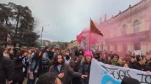 Proteste contro le Olimpiadi, il video del presidio degli studenti contro l'Ice a Milano