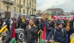 Inizia il corteo a Milano contro le Olimpiadi e l'Ice: decine di persone in piazza